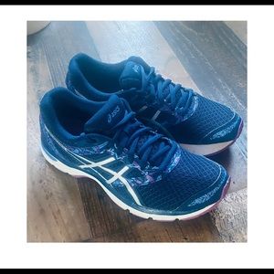 ASICS running shoes. Excellent used condition.